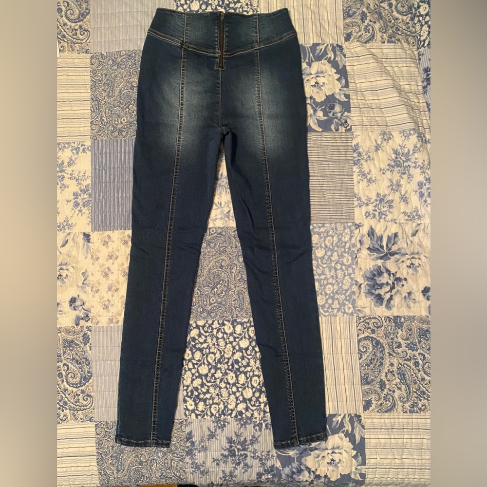 Fashion Nova High Rise Jeans No Back Pockets - Picture 2 of 6